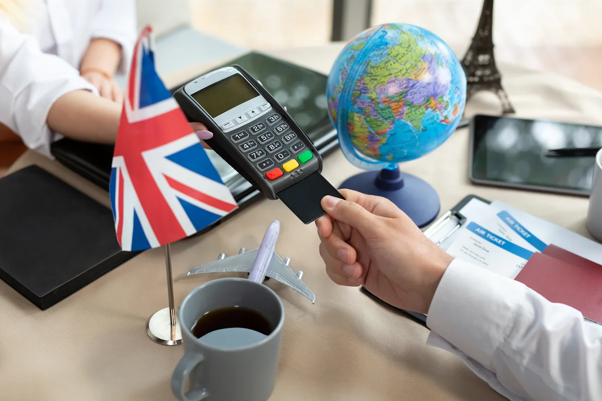Cómo facturar a clientes de la UE: IVA, VAT y menciones obligatorias