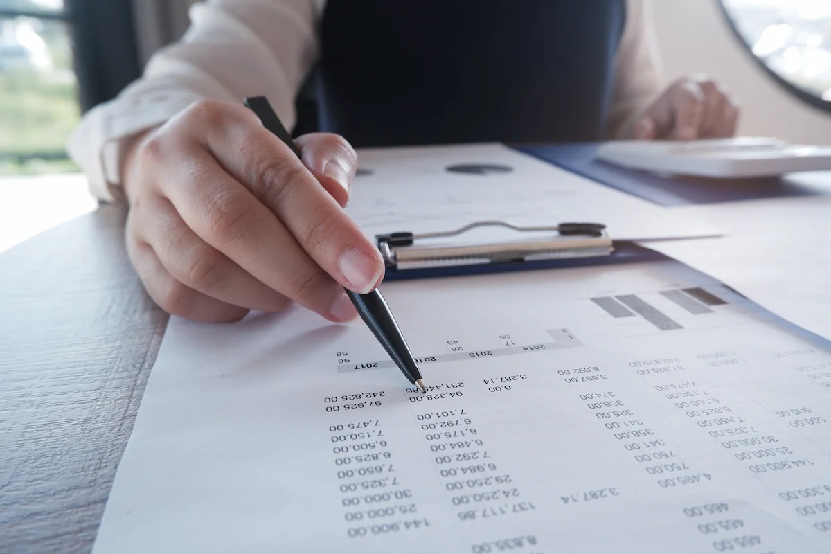Cómo facturar a particulares sin errores: guía para autónomos y pymes